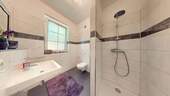EG Duschbad mit Fenster - 