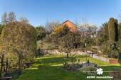 Garten mit Apfelbaum - 