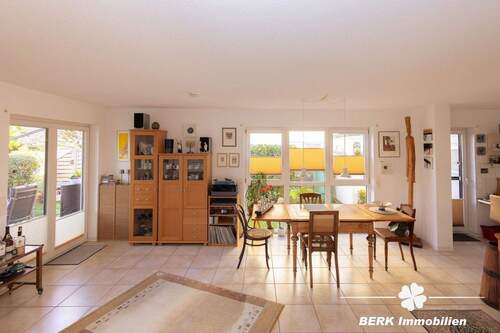 Zugang zur Terrasse u. Garten - 