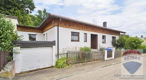 Von der Straße - 6 Zimmer Einfamilienhaus zum Kaufen in Donauwörth