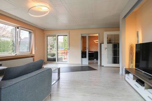 Wohnzimmer - 5 Zimmer Einfamilienhaus in Illerkirchberg