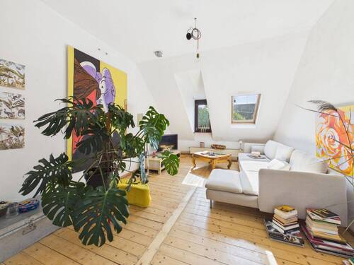 Heller Wohnbereich - Etagenwohnung mit 121,00 m&sup2; in Wiesbaden zum Kaufen