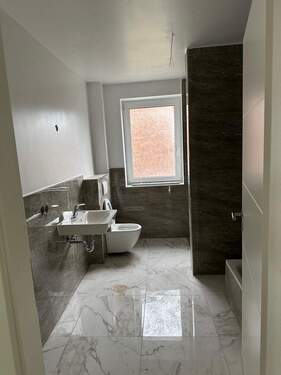 Vollbad mit Wanne und sep. Dusche - Etagenwohnung mit 90,00 m&sup2; in Winsen (Luhe) zur Miete