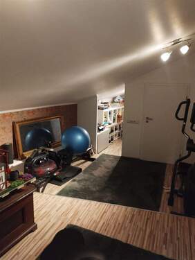 Fitnessstudio und begehbarer Kleiderschrank - 