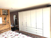 Kleiderschrank im Schlafzimmer - 