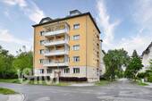 Hausansicht - 2-Zimmer-Wohnung an S-Bahn Sundgauer Straße: 51 m², 4.OG, bezugsfrei, Aufzug, hell, ruhig, grün
