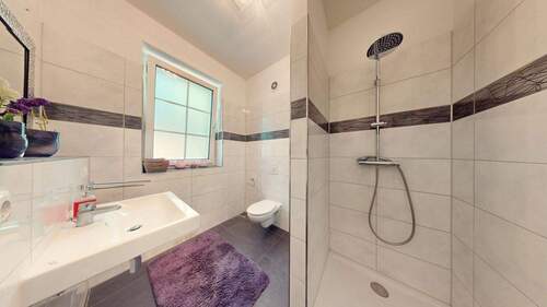 EG Duschbad mit Fenster - 