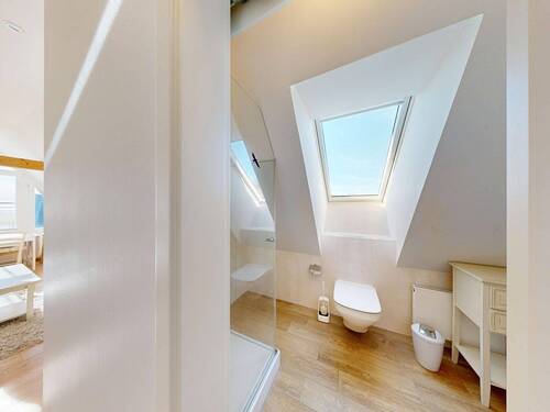 Tageslicht-Duschbad im Spitzboden - Wohnung 4 - 