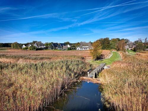 Eigener Bootsanlegesteg mit direktem Zugang zum Bodden - 