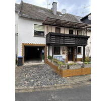 Einfamilienhaus in Kollig - 975,00&nbsp;EUR Kaltmiete, ca.&nbsp; 90,00&nbsp;m&sup2;&nbsp;Wohnfl&auml;che in Kollig (PLZ: 56751)