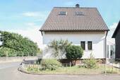 Hausvorderansicht - Für Tatkräftige: Gestaltbares EFH in urbaner Lage