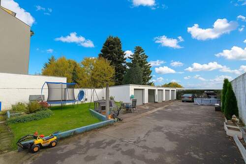 Garagenhof - 9 Zimmer Mehrfamilienhaus, Wohnhaus in Mülheim an der Ruhr