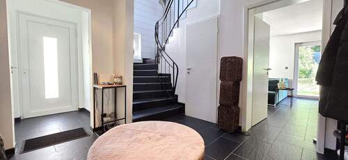 EG, Eingangsbereich mit Sicht zur Haustür - 