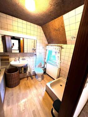 WC mit Dusche und Badewanne - 