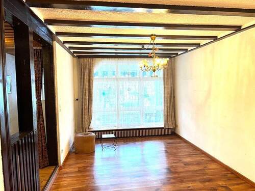 Wohnzimmer - 5 Zimmer Einfamilienhaus in Albstadt