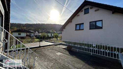 Terrasse - PERL: 95 M² RENOVIERTE WOHNUNG IN SEHR GUTER WOHNLAGE + GRO?ER BALKON!