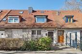 Vorderansicht Haus - 3 Zimmer Reihenmittelhaus zum Kaufen in Berlin