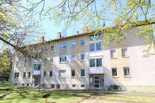 Außenansicht - Charmante 3-Zimmer-Wohnung mit Balkon in Frankfurt-Zeilsheim - Ruhige Lage und Top - Anbindung