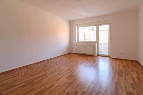 Wohnzimmer - 3 Zimmer Etagenwohnung zum Kaufen in Frankfurt am Main