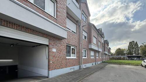 Tiefgarageneinfahrt - 2 Zimmer Etagenwohnung zum Kaufen in Mönchengladbach