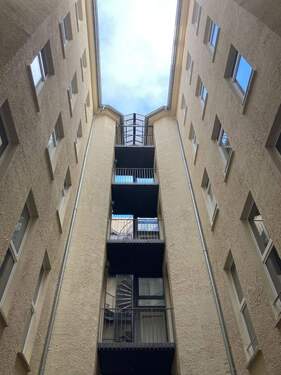 Fahrstuhl im Hof - 