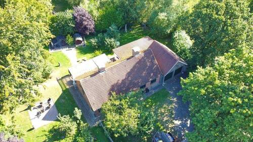 Hausansicht - Charmantes Haus im Landhausstil auf großem Grundstück in idyllischer Lage