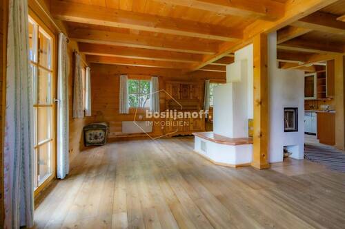 Offener Wohnbereich mit Zugang zur Terrasse - 