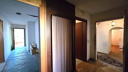 1. OG Flur, Blick zum Treppenhaus - 