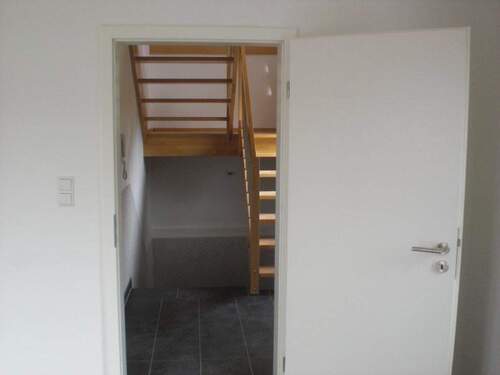 Treppenhaus auf OG - Doppelhaushälfte mit 146,00 m&sup2; in Bad Urach zum Kaufen