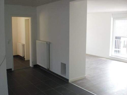 Flur zu Wohnzimmer, Küche und Esszimmer 1. OG - 