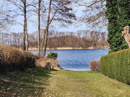 Seezugang - Freizeitgrundstück mit Bungalow und Garten in Seenähe