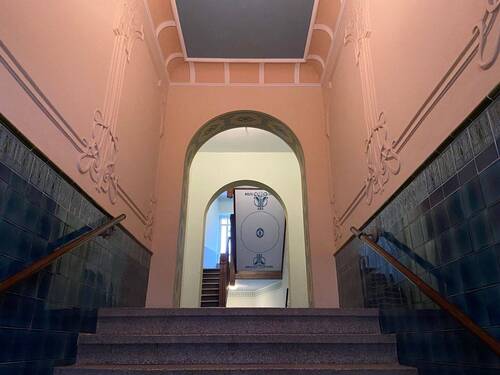 Hauseingang - 2 Zimmer Etagenwohnung zum Kaufen in Leipzig
