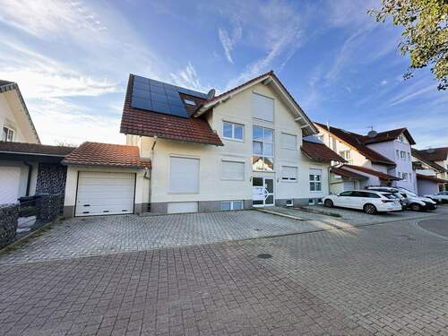 Außenansicht - 3,5 Zimmerwohnung im Erdgeschoss (links) in schöner Lage in Teningen-Nimburg