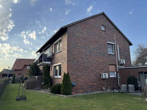 Ansicht v Osten - 7 Zimmer Mehrfamilienhaus, Wohnhaus in Leese