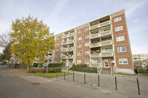 Ansicht vorn - In der Herrichtung! 3-Raumwohnung mit Dusche und Balkon...