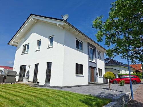 2 - Seitenansicht.jpg - 7 Zimmer Einfamilienhaus zum Kaufen in Bad Emstal