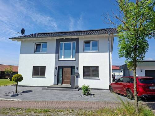 3 - Eingang.jpg - 7 Zimmer Einfamilienhaus in Bad Emstal