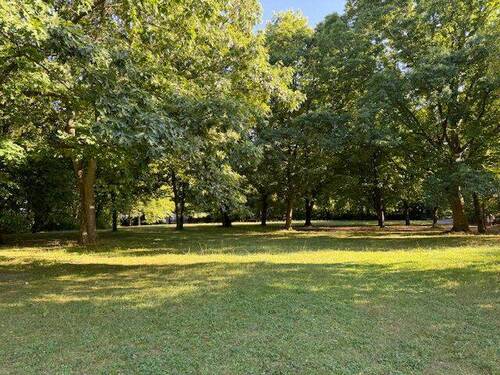 Schöner Park zur Erholung direkt um die Ecke - 
