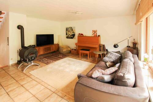 Wohnzimmer - 5 Zimmer Reihenmittelhaus zum Kaufen in Dettingen an der Erms