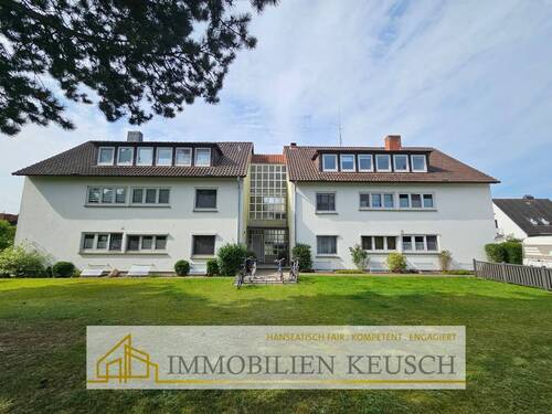 Vorderansicht - Helle 4-Zimmer-Wohnung mit großem Wohn-Esszimmer und vielen Fenstern ! Ruhige & zentrale Lage