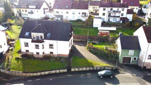 Gebäudefront - 8 Zimmer Einfamilienhaus in Mandelbachtal