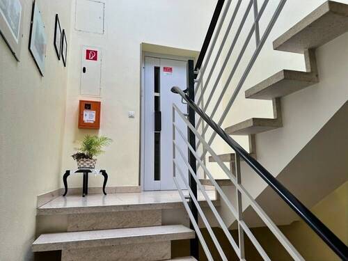 Treppenhaus/Aufzug - 