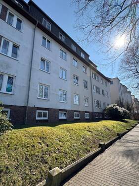 Fassade mit Nachbarhaus - 