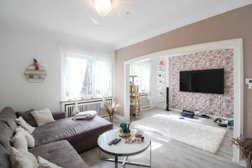 Wohnzimmer - 1 Zimmer Mehrfamilienhaus, Wohnhaus in Mönchengladbach
