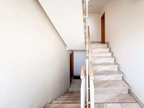 Treppenhaus - 3 Zimmer Einfamilienhaus zum Kaufen in Leipzig