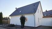 Einfamilienhaus mit Garage - 