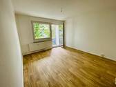 Wohnzimmer - 4 Zimmer Etagenwohnung zur Miete in Chemnitz