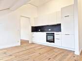 Wohnzimmer - Ansicht Küche - 2 Zimmer Etagenwohnung in Hamburg