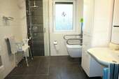 Bad mit bodengleicher Dusche - 