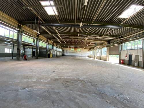 Halle mit Lkw-Zufahrt - 